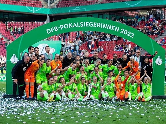 Die Fußballerinnen des VfL Wolfsburg gewannen im achten Jahr infolge den DFB-Pokal.