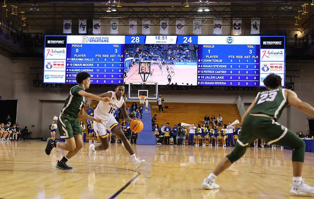 Das neue LED-Display von Daktronics ist das größte, das jemals in einer College-Basketballhalle installiert wurde.