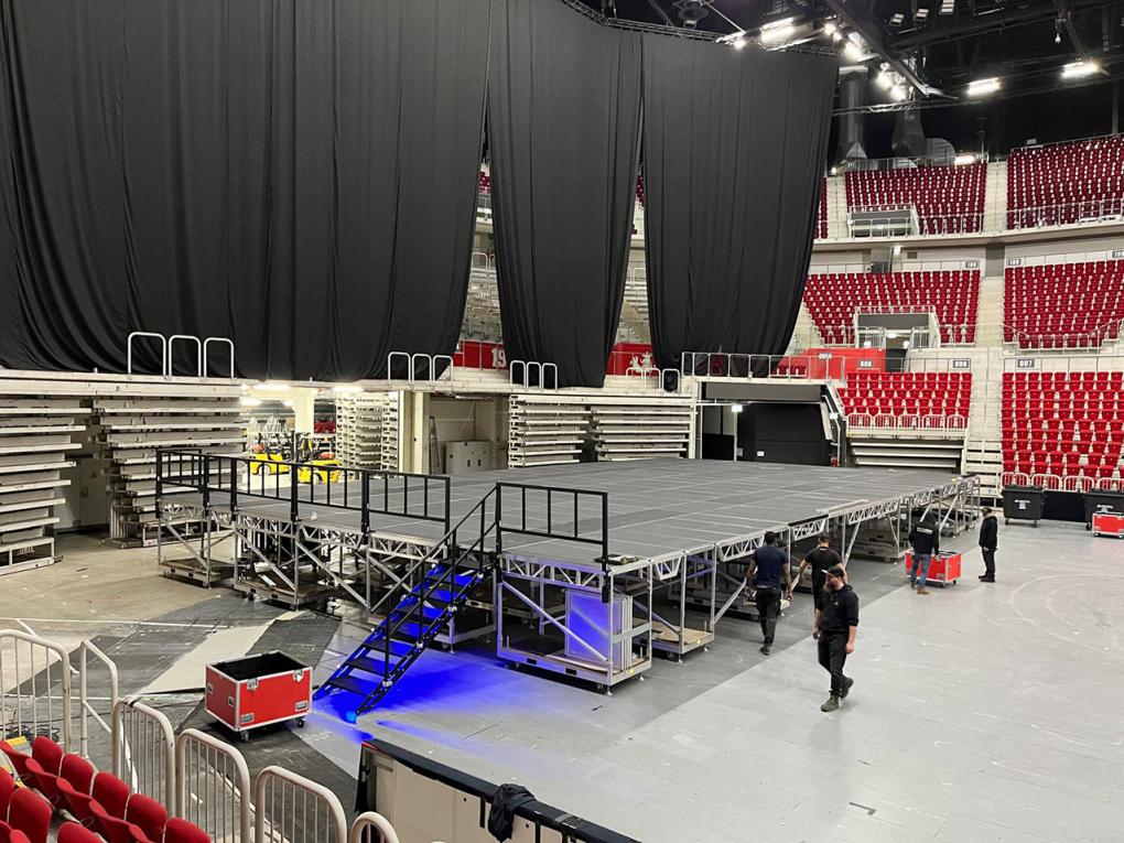Das neue Produkt der eps GmbH, die eps Arena Stage, steht zum Verkauf.