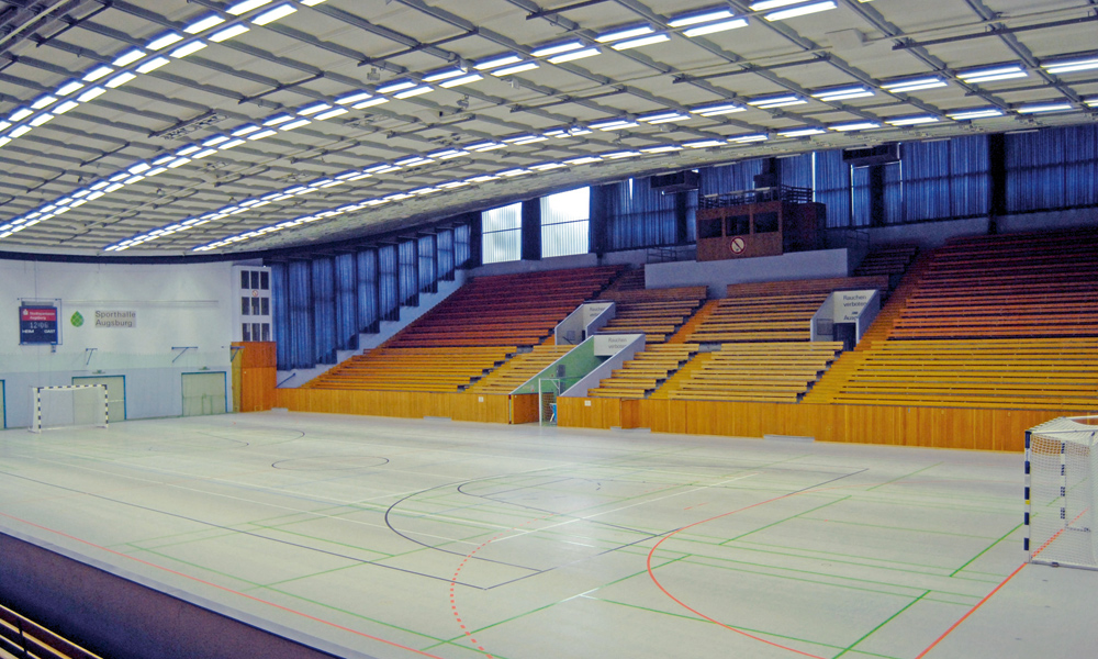 Die denkmalgeschützte Erhard-Wunderlich-Sporthalle wurde 1965 eröffnet.