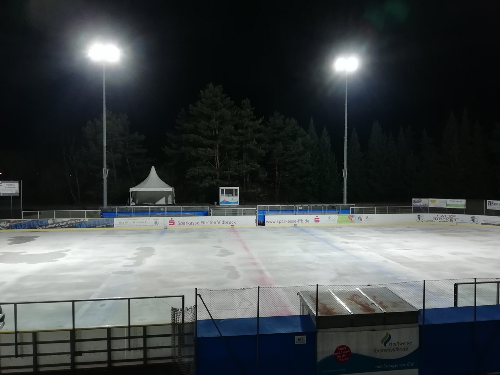 Das Eissportstadion Fürstenfeldbruck hat eine neue LED-Beleuchtung erhalten.