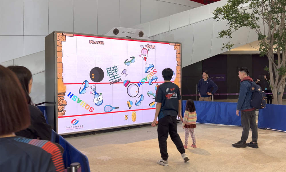 Squash-Fans konnten die interaktive Sportwand während des Turniers testen.
