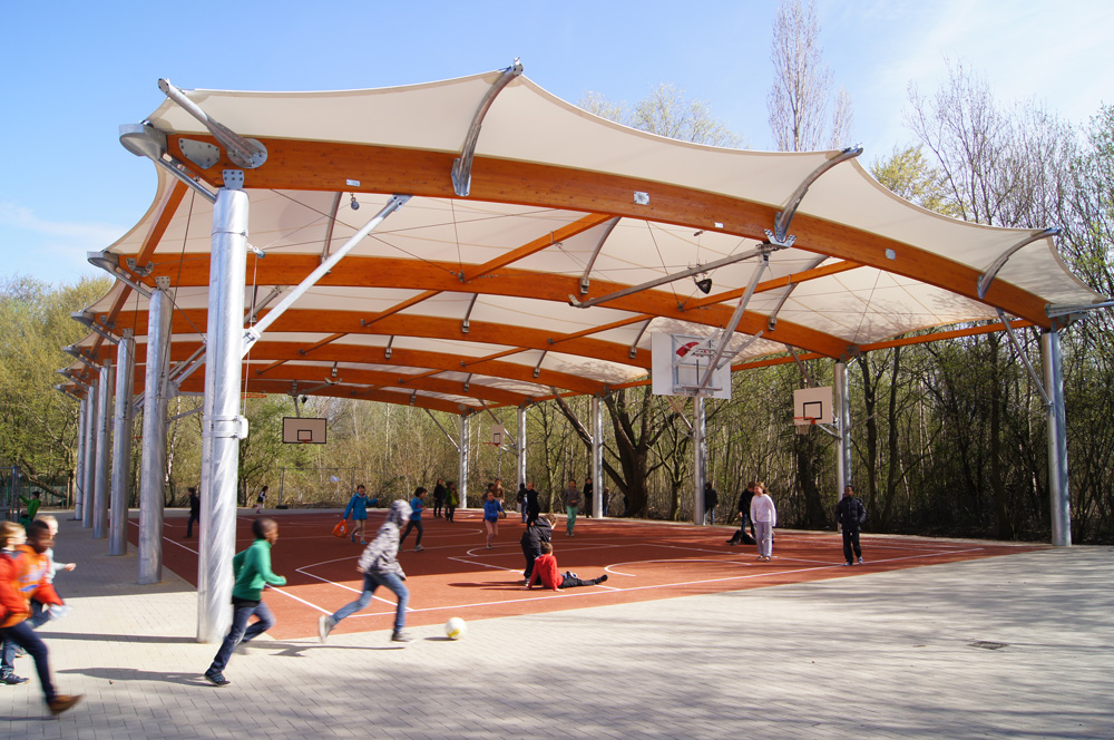 Mit Freilufthallen kann der klassische Sportanlagenbau aus Sporthalle und Sportplatz erweitert werden.