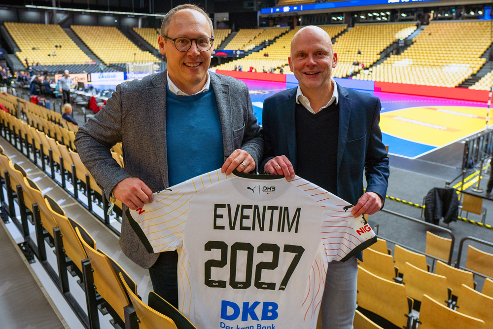 v.l.n.r.: Mark Schober (Vorstandsvorsitzender, DHB) und Thorsten Stanko (Head of International Sports Partnerships, CTS EVENTIM) freuen sich auf die IHF Men’s World Championship 2027.