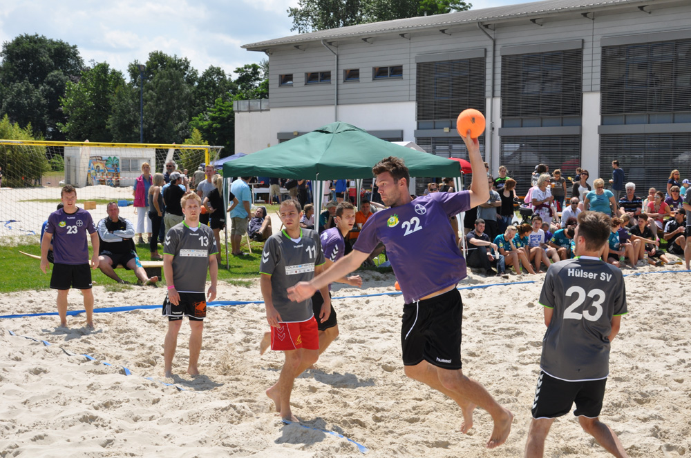 Beachhandball: Eines der Trendsportangebote des SC Bayer Uerdingen.