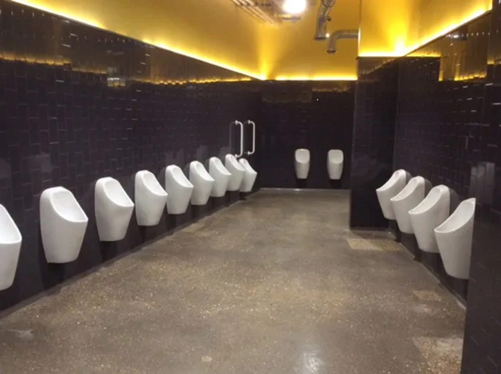 Die wasserlosen Urinale von URIMAT sind speziell für stark frequentierte Orte entwickelt.