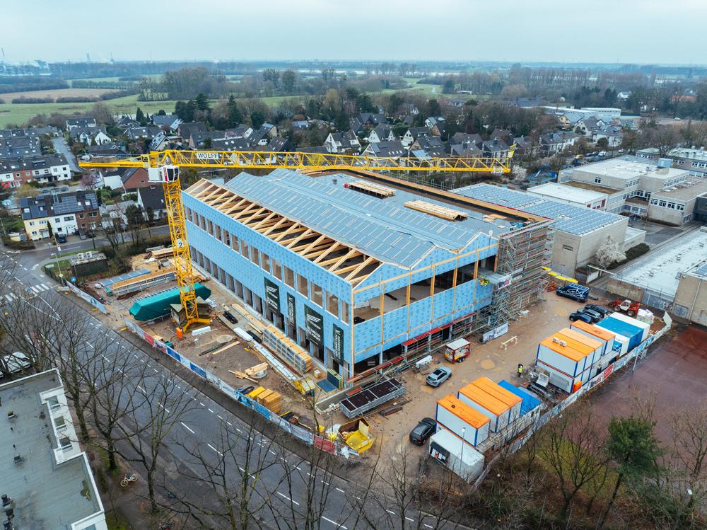 Die hochmoderne Achtfach-Sporthalle ist Teil eines umfassenden Maßnahmenplans zur Neugestaltung des Schulzentrums Berliner Ring.