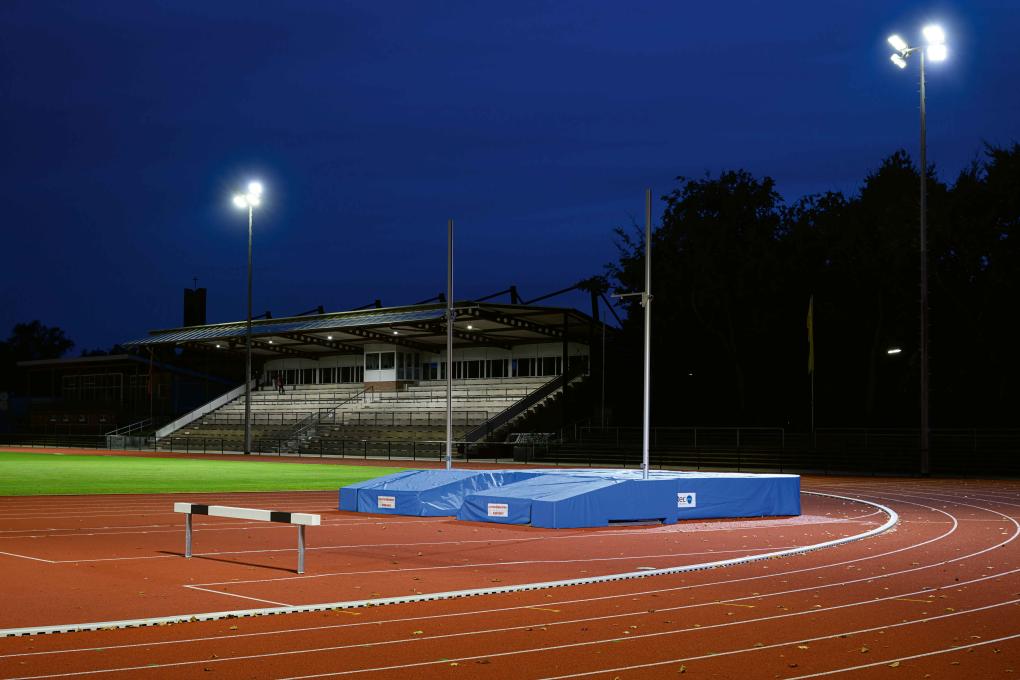 Das Emslandstadion erhielt eine leistungsfähige LED-Flutlichtanlage.