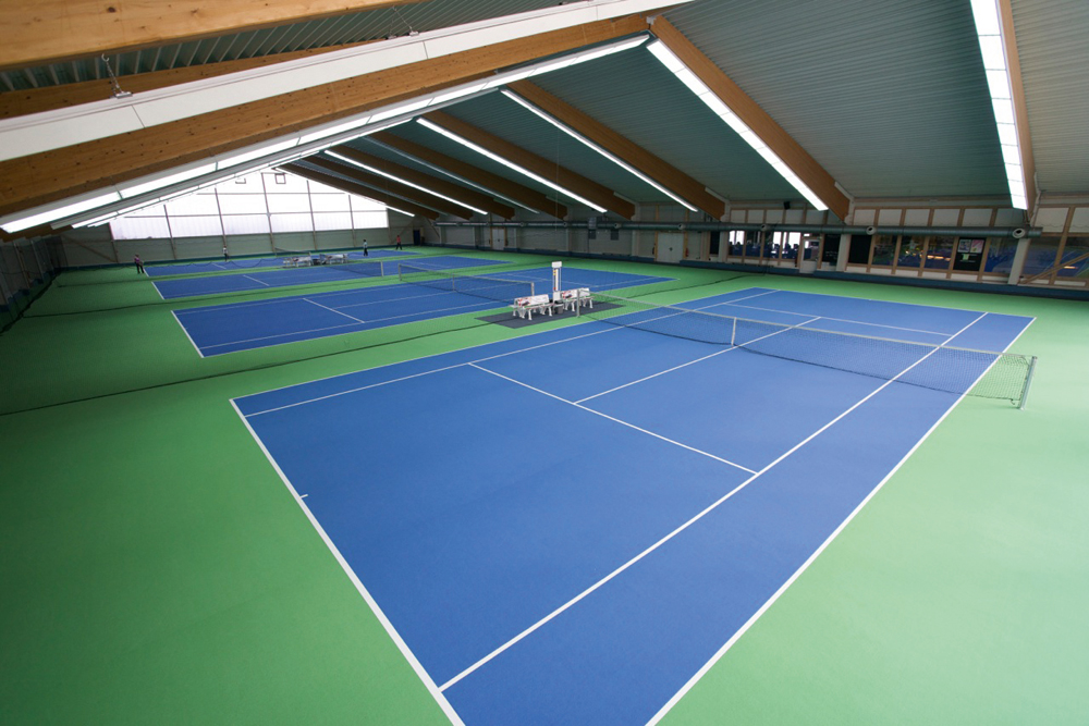 Tennishallen stellen eine Sonderform des Sporthallenbaus dar.