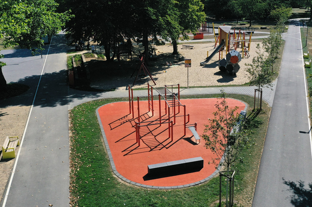 An der Calisthenics-Anlage im Bürgerpark Maria Lindenhof kann man jederzeit trainieren und sich fit halten.