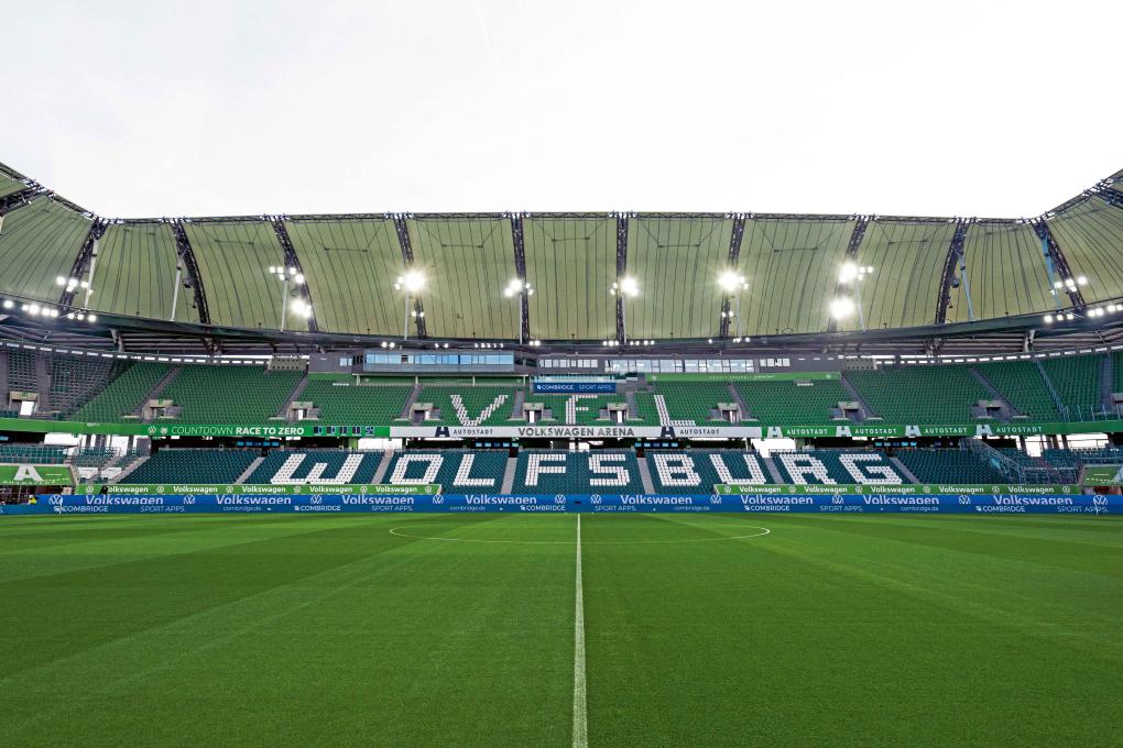 In der Volkswagen Arena in Wolfsburg wurden über 21.000 Klappsitze ausgetauscht.