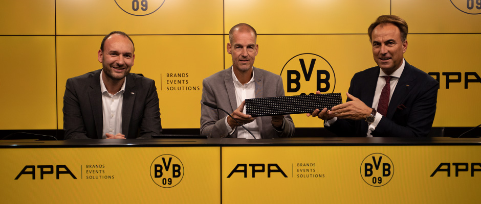 Der BVB verfügt ab sofort über die größte LED-Oberrang-Bande der Bundesliga.
