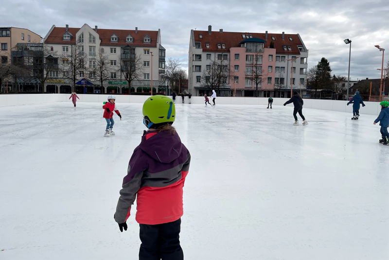 Saisonunabhängiger Eislaufspaß für Jung und Alt.