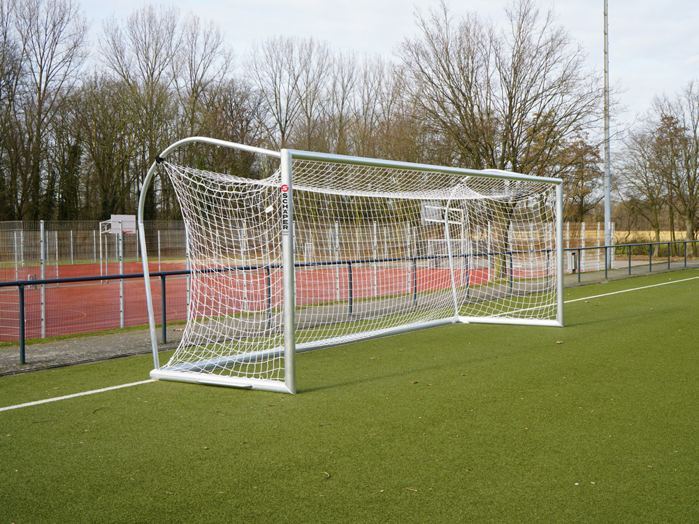 Das neue Tor von Schäper kombiniert Mobilität mit den Vorteilen professioneller Fußballtore, die mit freier Netzaufhängung verwendet werden.