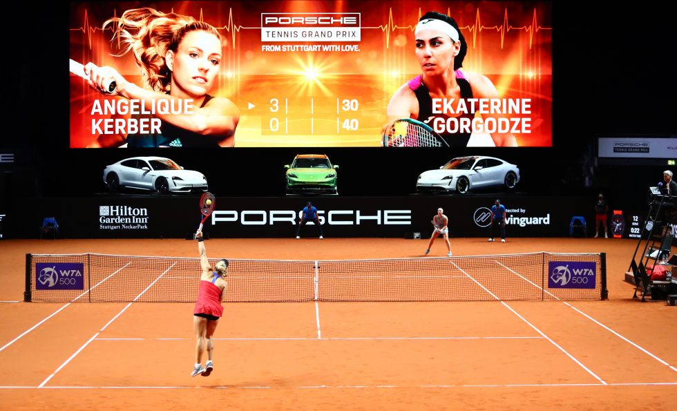 Für die Spielerinnen gehört der Porsche Tennis Grand Prix zu den beliebtesten Turnieren auf der Tour. Das Branding und Signage-Konzept von APA trägt dazu ebenfalls bei.