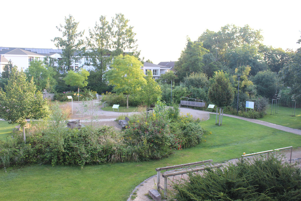Mehrgenerationen-Konzept: Die „alla hopp!“-Anlage ist Spielplatz und Bewegungsparcours in einem.
