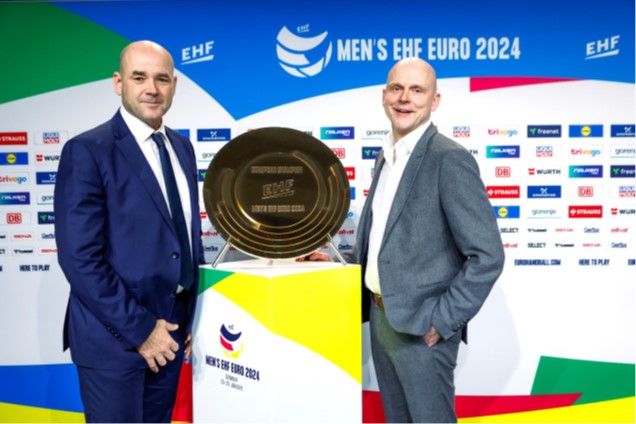 Martin Hausleitner (Generalsekretär, EHF) und Thorsten Stanko (Head of International Sports Partnerships, CTS EVENTIM) freuen sich auf vier weitere EHF EUROs.
