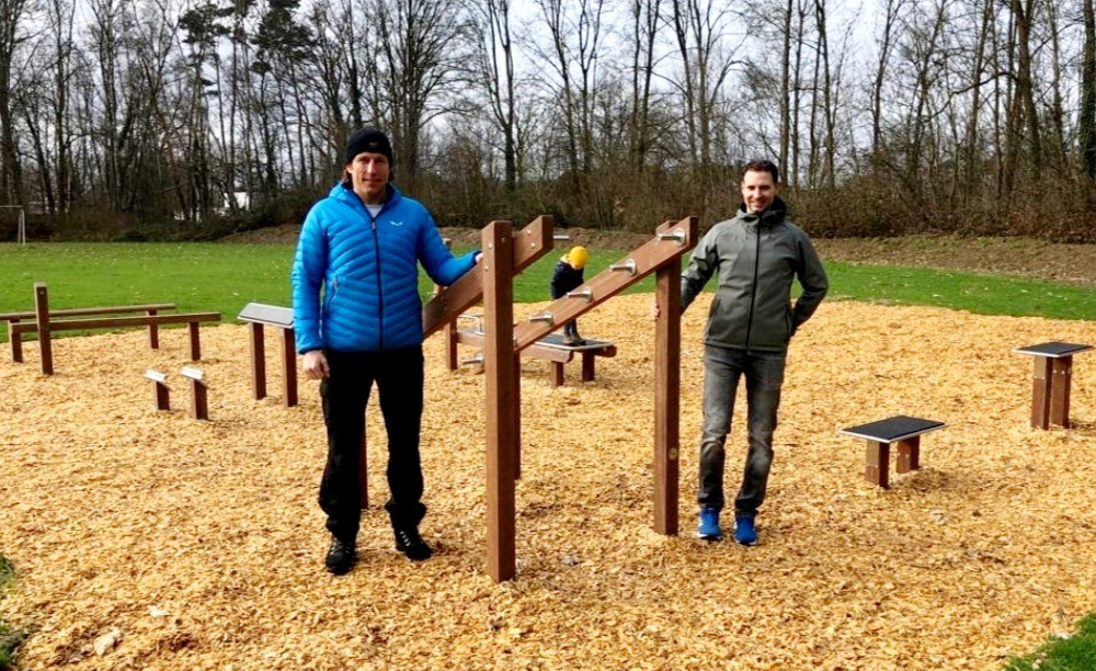 Freuen sich über das erfolgreiche Projekt im Westzipfel: Michael Kuck von der Firma „Kuck Fitness“ (links) und Michael Offermanns, 2. Geschäftsführer des FC Wanderlust Süsterseel.