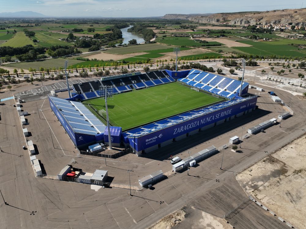 Das temporäre Stadion in Zaragoza fasst bis zu 20.000 Zuschauer.